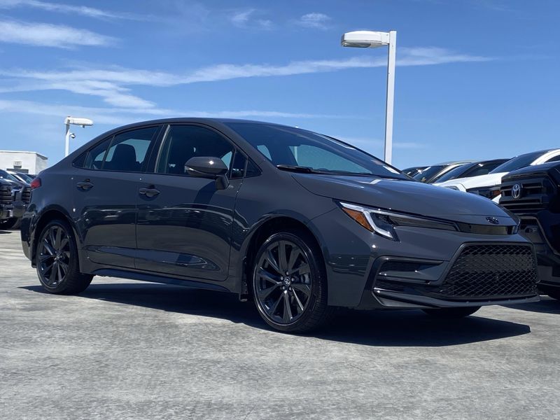 New 2025 Toyota Corolla SEImage 2