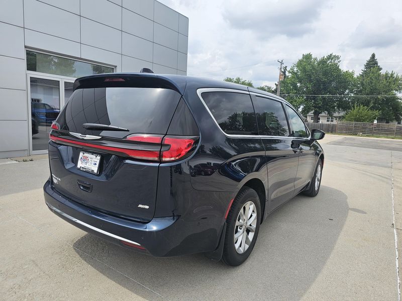 2025 Chrysler Pacifica SelectImage 7