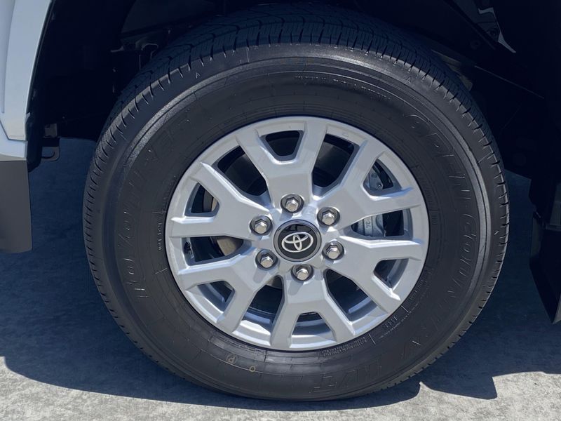 Used 2025 Toyota Tacoma SR5Image 10