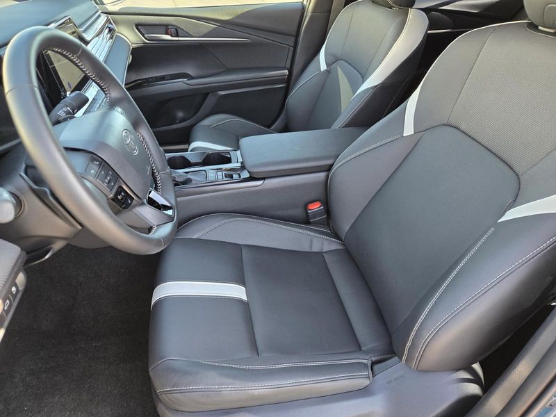 Used 2026 Toyota Camry SE (Natl)