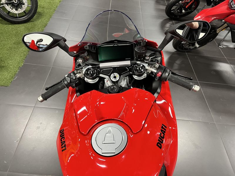 2025 Ducati PANIGALE V4Image 7