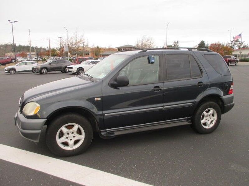 1999 Mercedes-Benz ML 320 Image 1