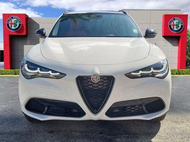 2025 Alfa Romeo Stelvio Sprint Base photo 2