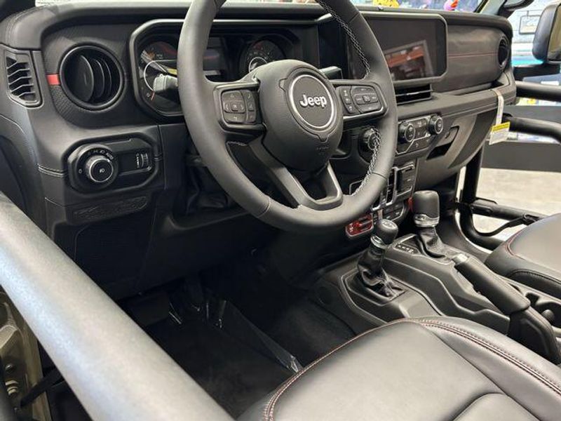 New 2025 Jeep Wrangler 4-door RubiconImage 16