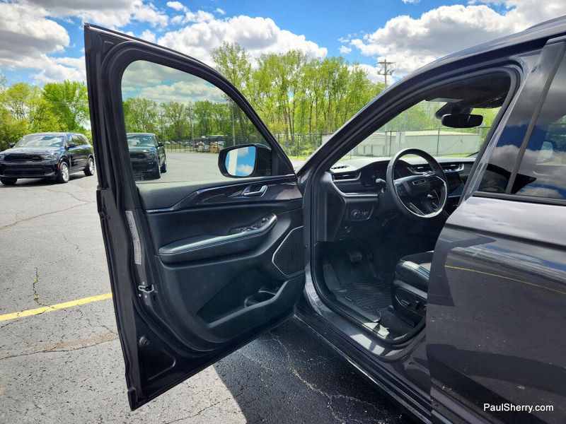 Used 2022 Jeep Grand Cherokee Altitude