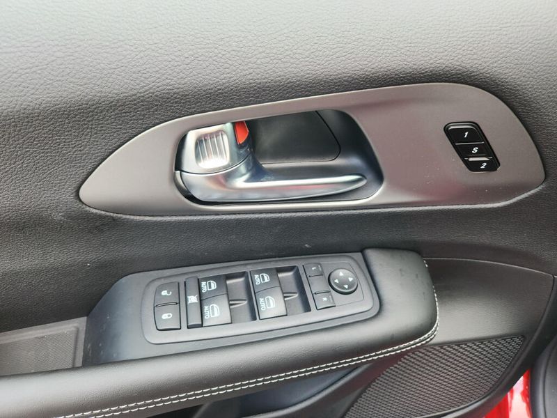 New 2027 Chrysler Pacifica Select