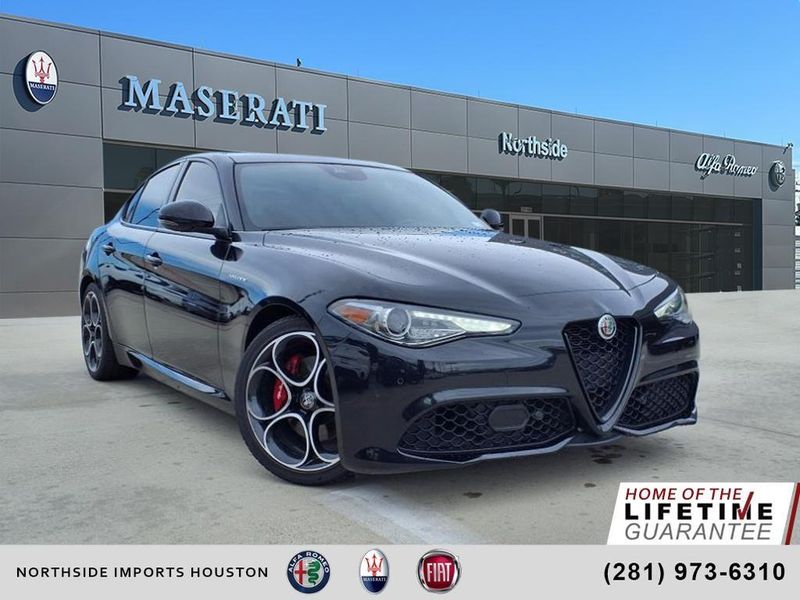 Used 2022 Alfa Romeo Giulia VeloceImage 1