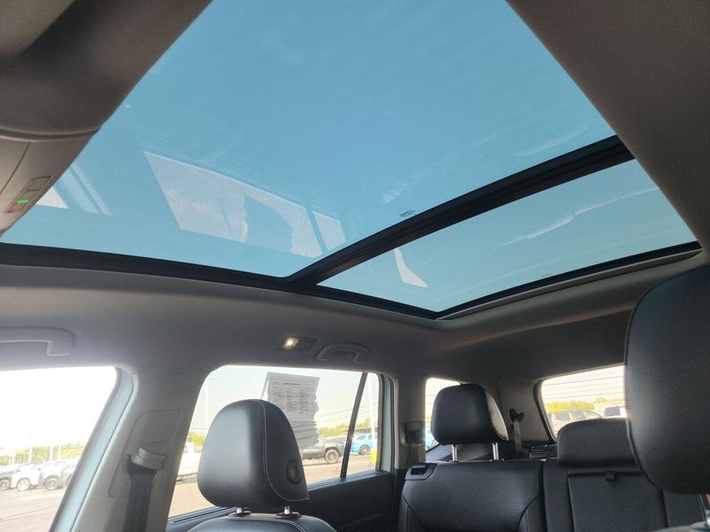 Used 2021 Volkswagen Atlas 3.6L V6 SE w/Technology R-Line