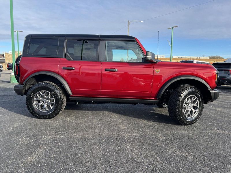 2025 Ford Bronco Badlands photo 3