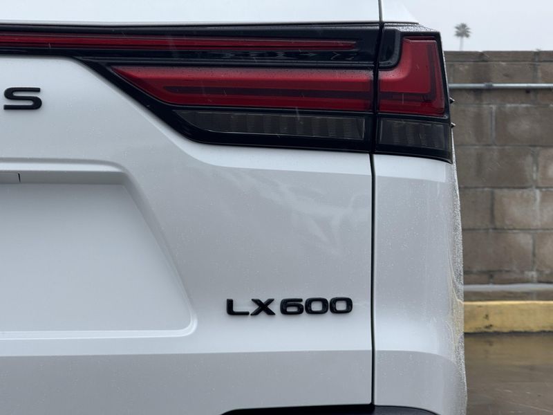 New 2026 Lexus LX 600 LuxuryImage 12