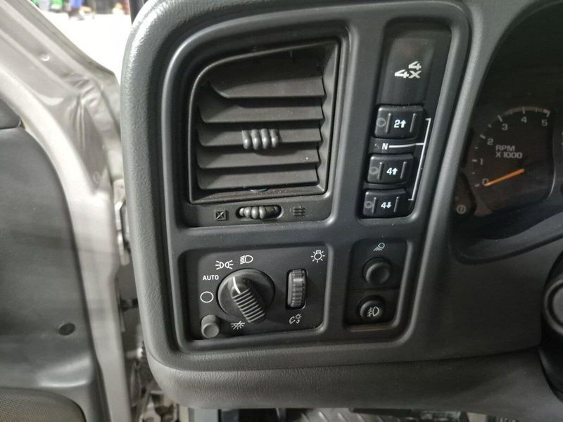 2005 Chevrolet Silverado 3500 DRW LTImage 23