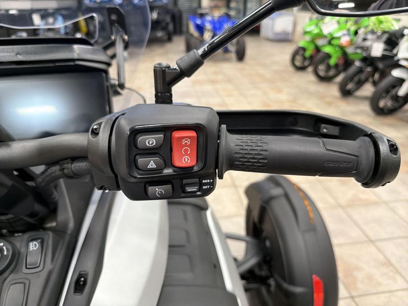 New 2025 Can-Am CANYON XT Image 21