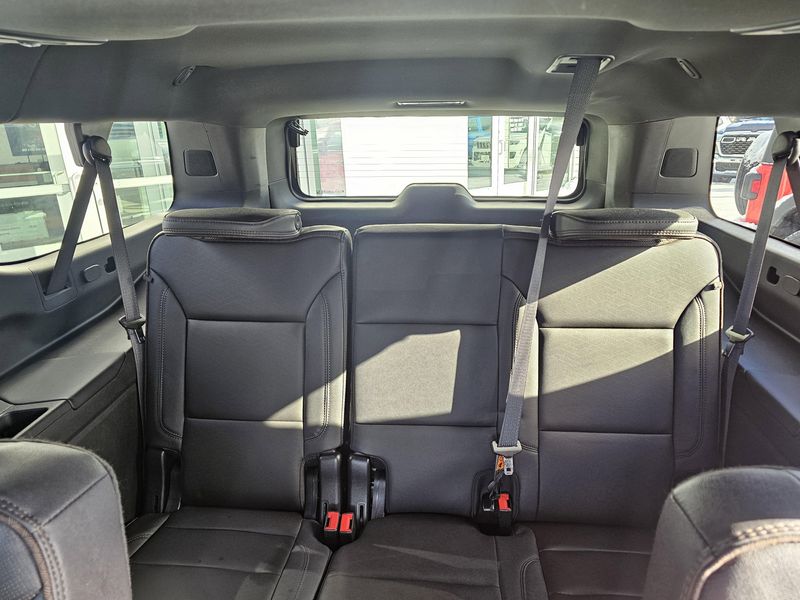 Used 2024 Chevrolet Suburban High CountryImage 9