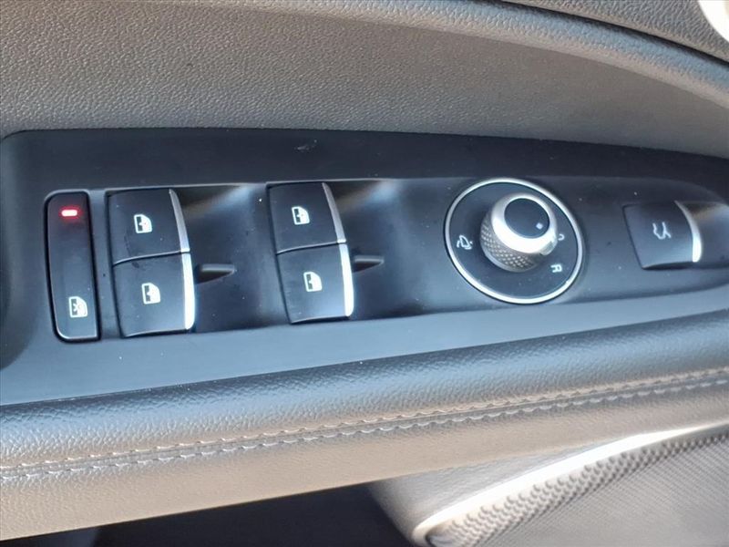 Used 2023 Alfa Romeo Stelvio VeloceImage 15