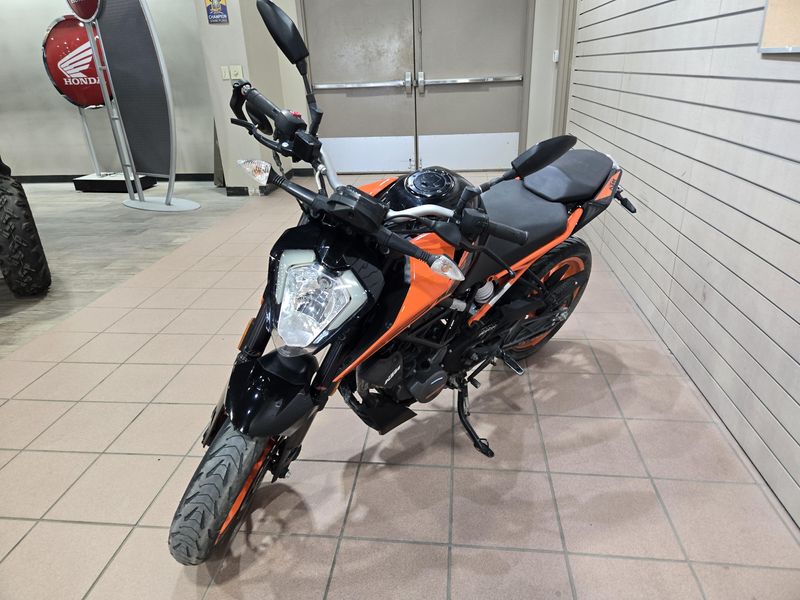 2021 KTM DUKE 200 Image 3