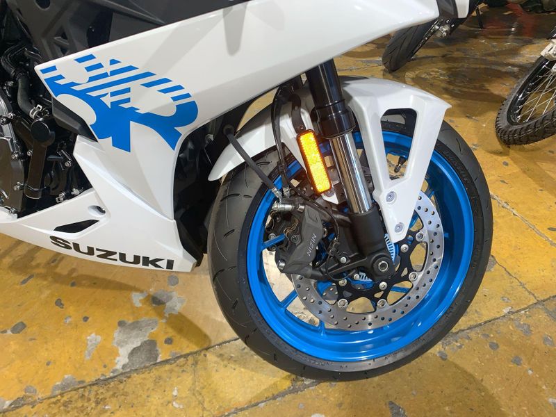 New 2026 Suzuki GSX-8R Image 18