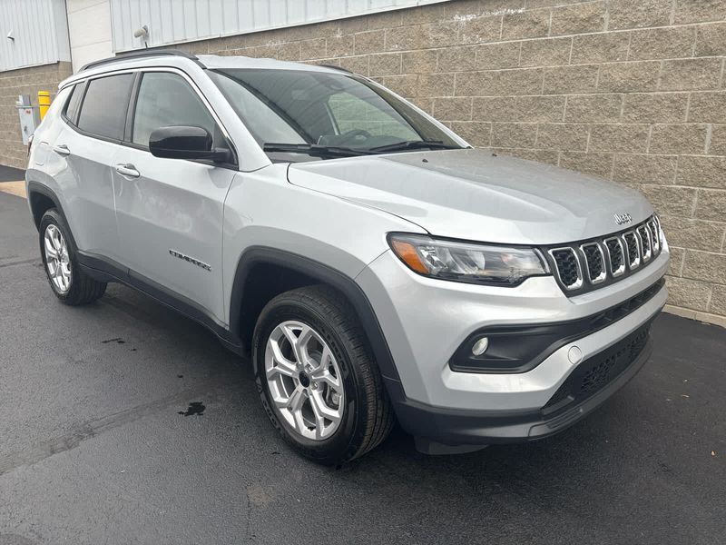 2025 Jeep Compass Latitude photo 3