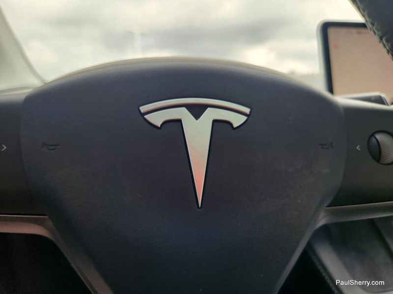 2024 Tesla Model Y Long RangeImage 37