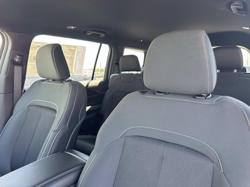 New 2026 Jeep Grand Cherokee L Laredo 4x2