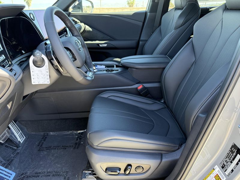 New 2026 Lexus TX 500h F SPORT Performance PremiumImage 18