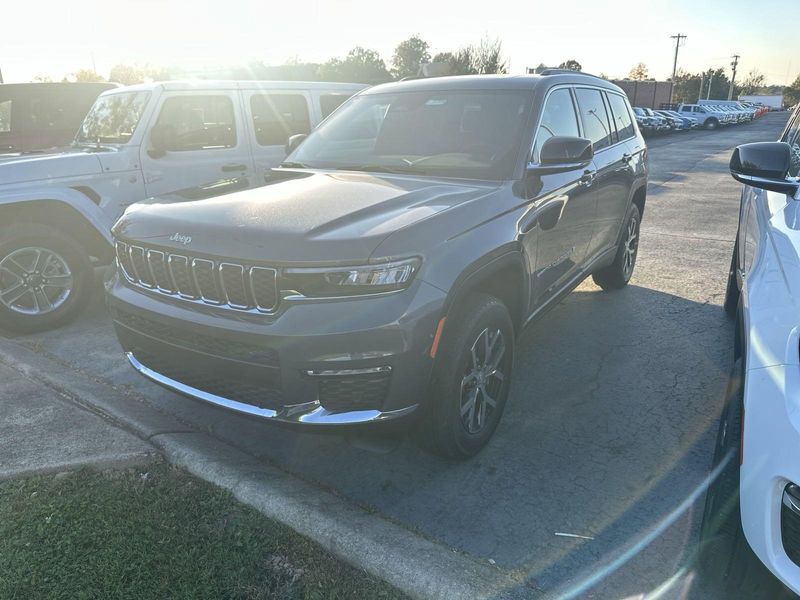 2025 Jeep Grand Cherokee L Limited 4x4Image 1