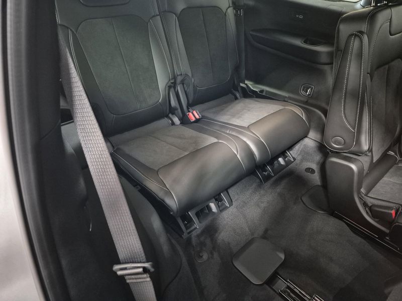 New 2025 Jeep Grand Cherokee L Altitude X 4x4Image 10