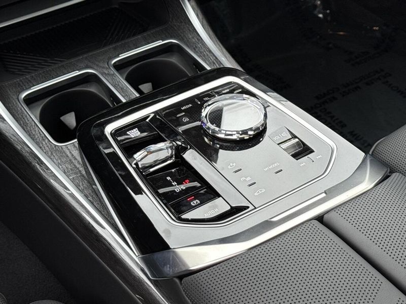 2025 BMW 7 Series 760i xDriveImage 25