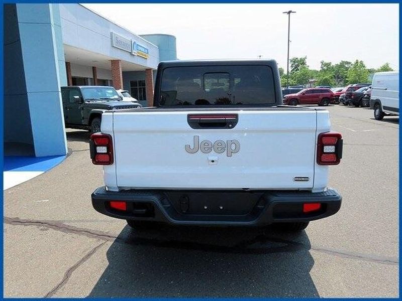 2021 Jeep Gladiator OverlandImage 6