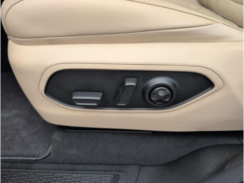 New 2026 Jeep Grand Cherokee Limited 4x2Image 11