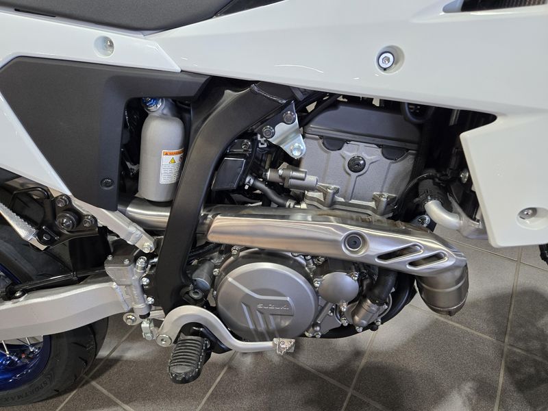 New 2025 Suzuki DRZ4SM SOLID SPECIAL WHITE NO 2 Image 7