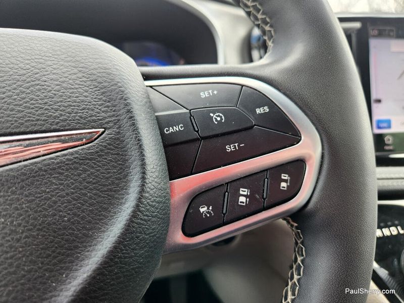 Used 2022 Chrysler Pacifica Touring L