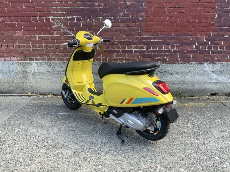 New 2024 Vespa PRIMAVERA 150 SPORT 
