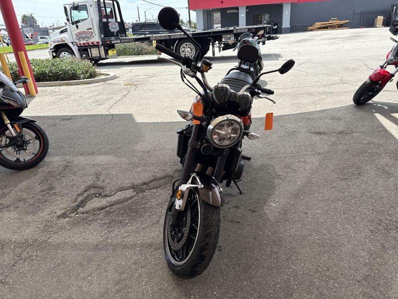 Used 2018 Kawasaki Z900RS Image 11