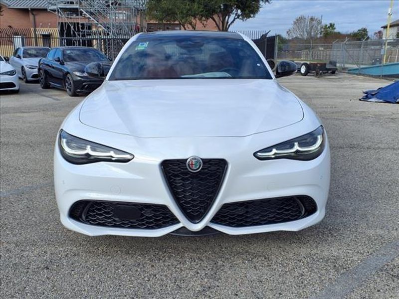 2025 Alfa Romeo GiuliaImage 5