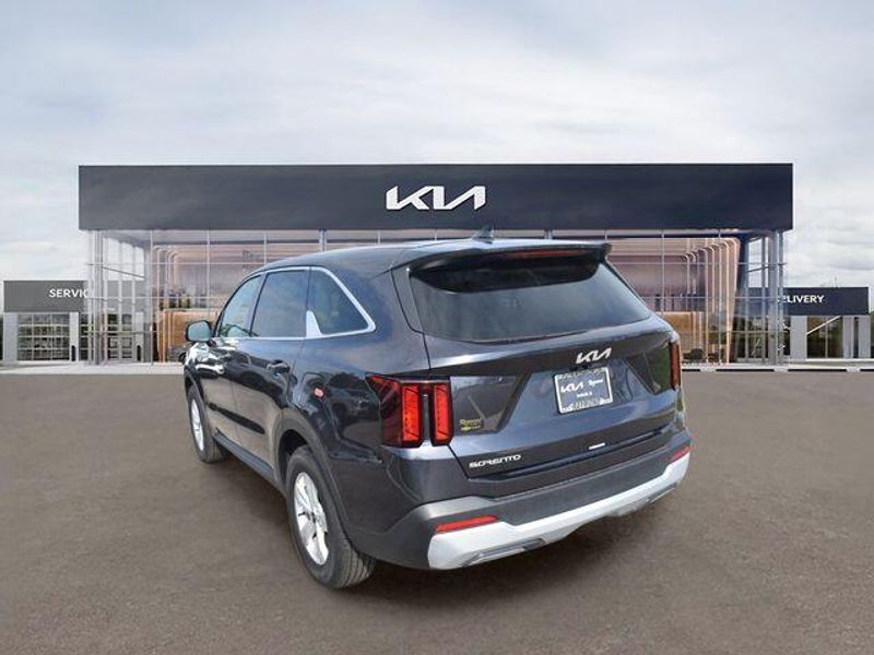 New 2025 Kia Sorento LXImage 6