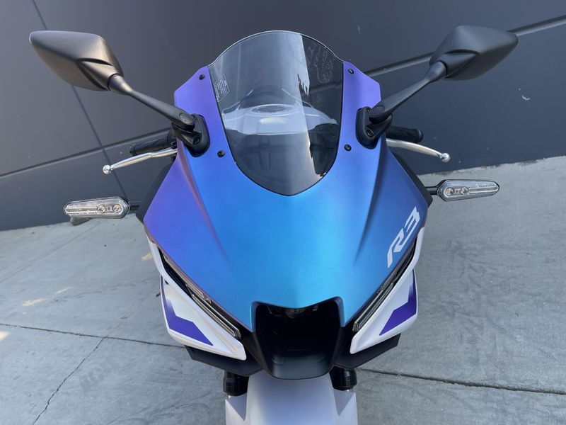 New 2025 Yamaha YZF-R3 ABS Image 4