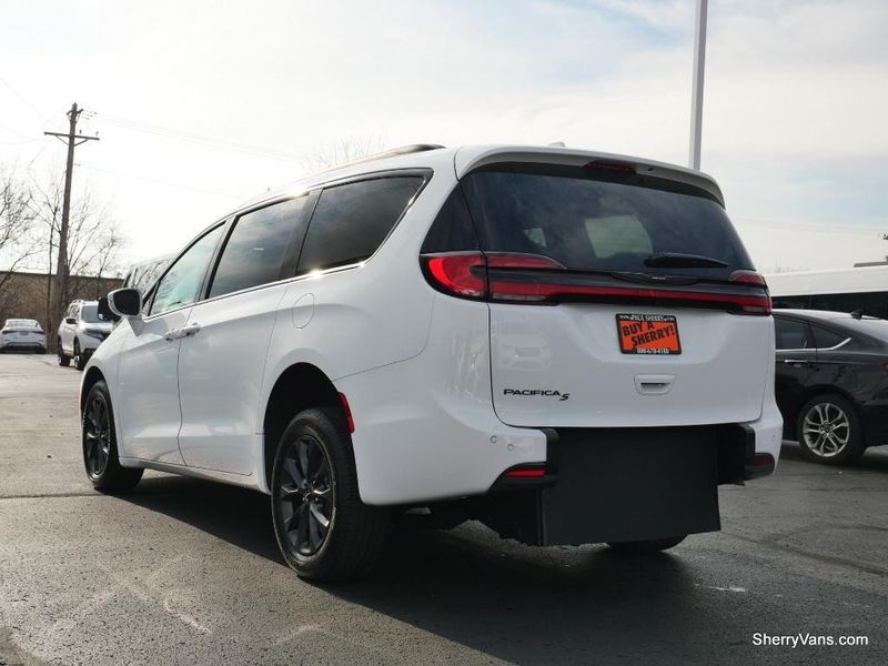 2022 Chrysler Pacifica Touring SImage 14
