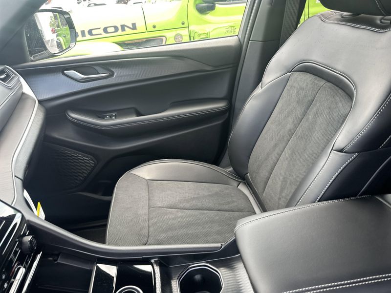 2025 Jeep Grand Cherokee Altitude X 4x4Image 28