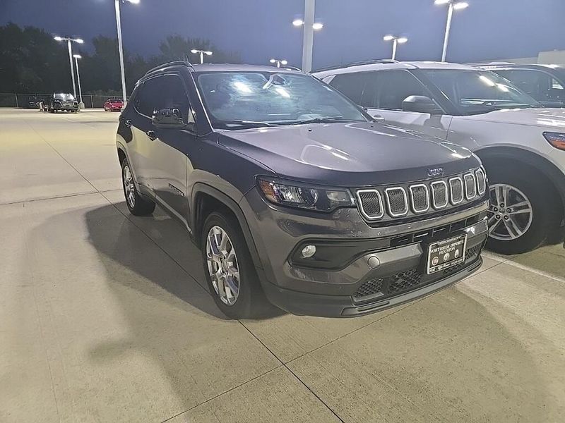 Used 2022 Jeep Compass Latitude LuxImage 2