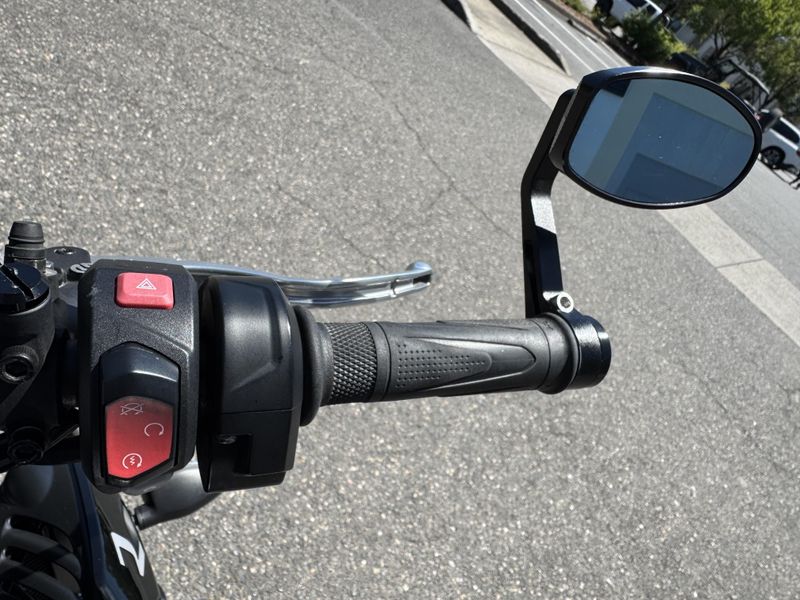 2019 Triumph Street Triple R LRH - JET BLACK 