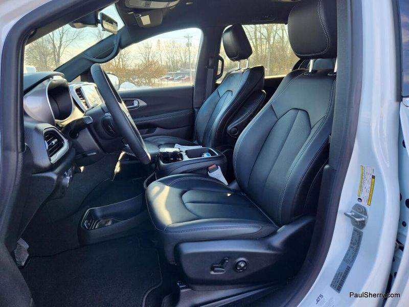 New 2026 Chrysler Voyager LX