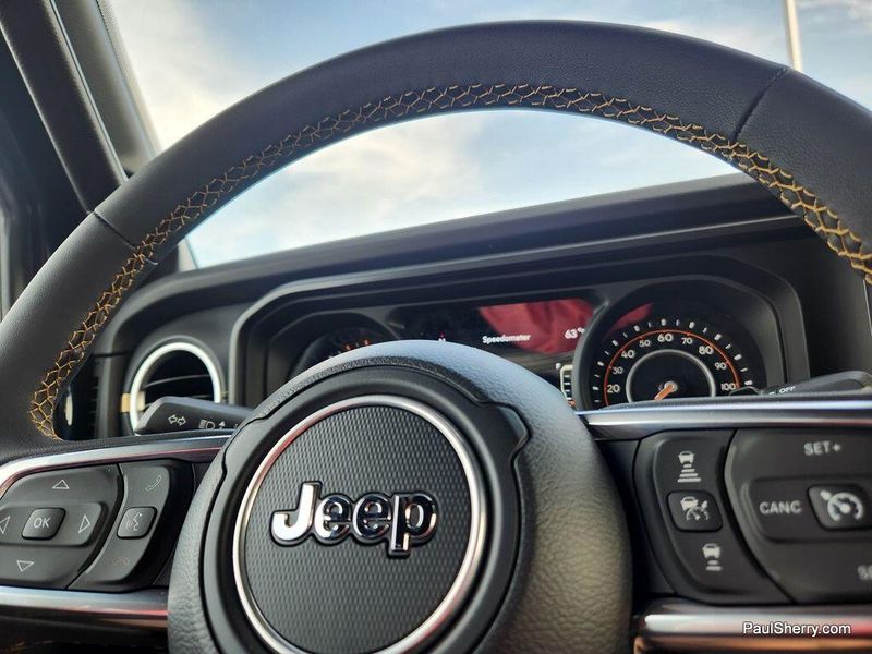 New 2025 Jeep Wrangler 4-door SaharaImage 40