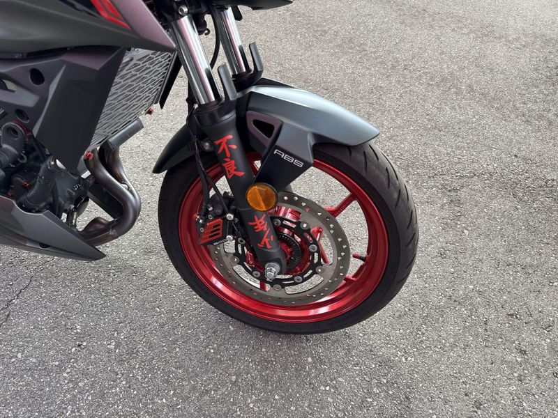 Used 2025 Kawasaki Z500 SE ABS Image 10