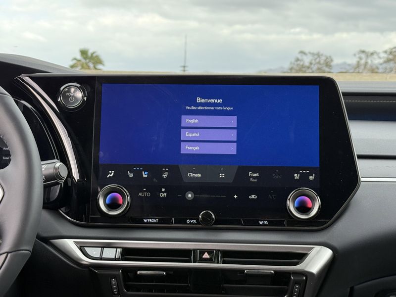 2025 Lexus RX Image 25