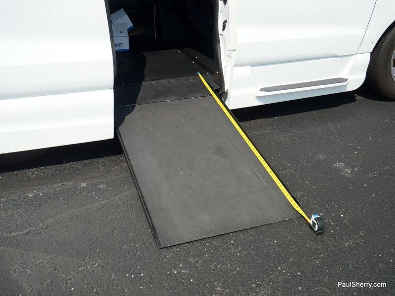 2022 Toyota Sienna Hybrid LEImage 17