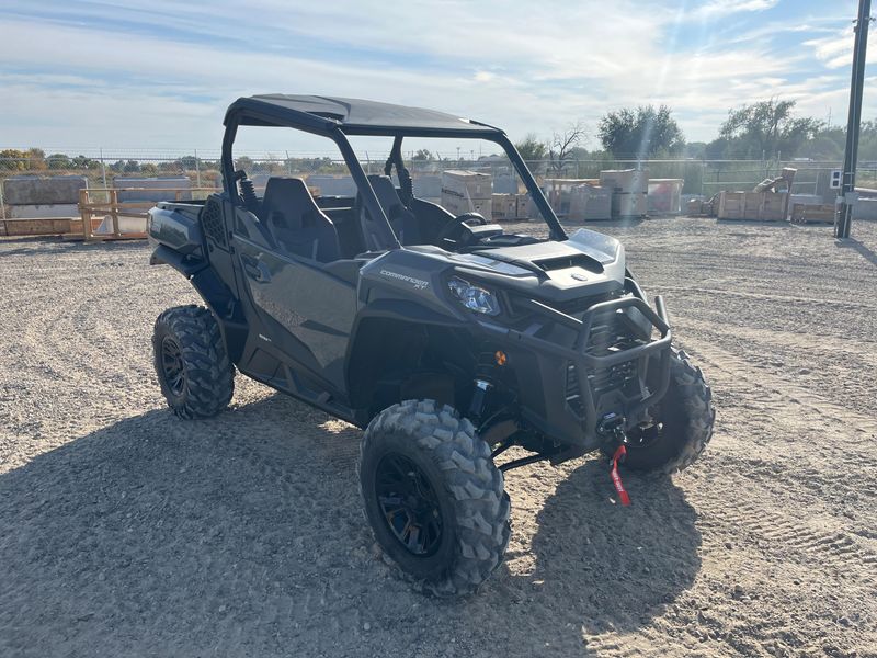 New 2027 Can-Am COMMANDER XT 1000R Image 3