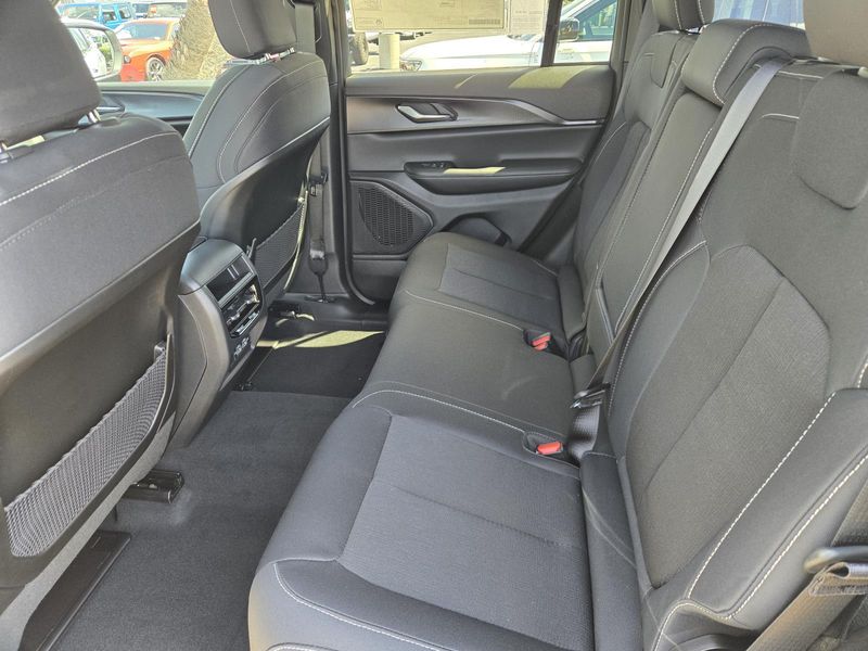 New 2026 Jeep Grand Cherokee Laredo X 4x2