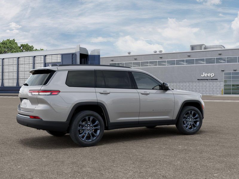 New 2026 Jeep Grand Cherokee L 85th Anniversary Edition 4x4Image 2