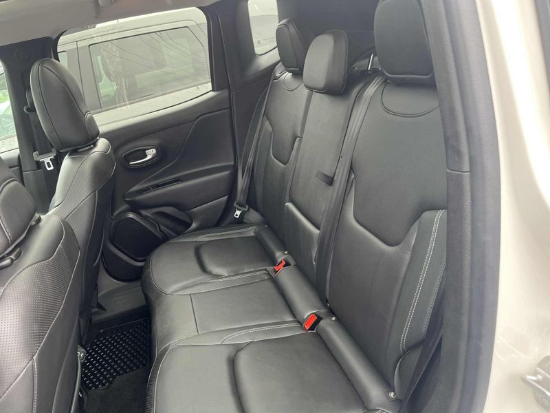 Used 2022 Jeep Renegade Image 2