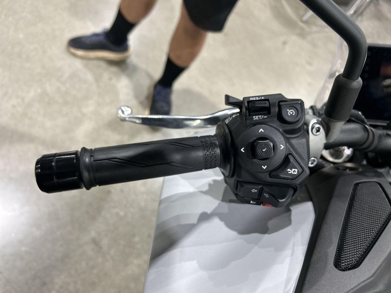 Used 2025 Yamaha MT-09 Image 18